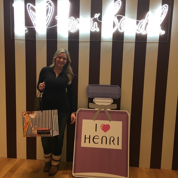 Meet your Posher, Jeanette - Picture 2 of 2